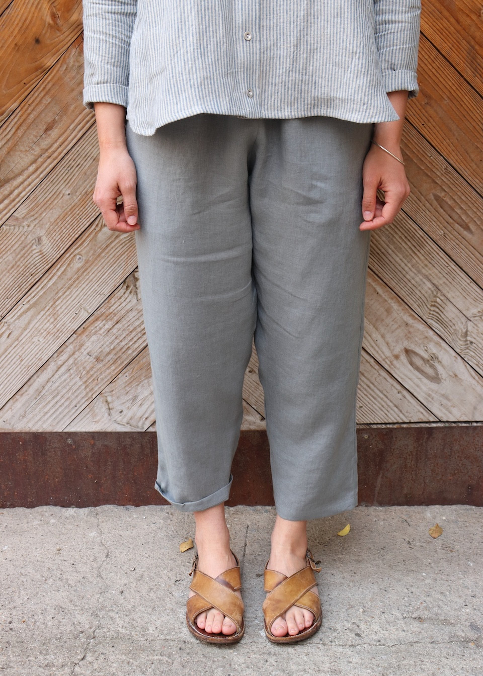 Classic trousers in storm blue linen - LE VESTIAIRE DE JEANNE