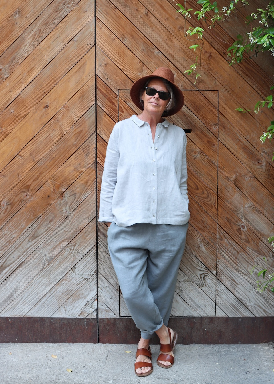 Classic trousers in storm blue linen - LE VESTIAIRE DE JEANNE