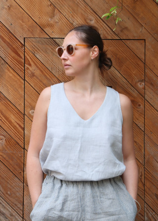 Blouse sans manches en lin gris nuage - LE VESTIAIRE DE JEANNE