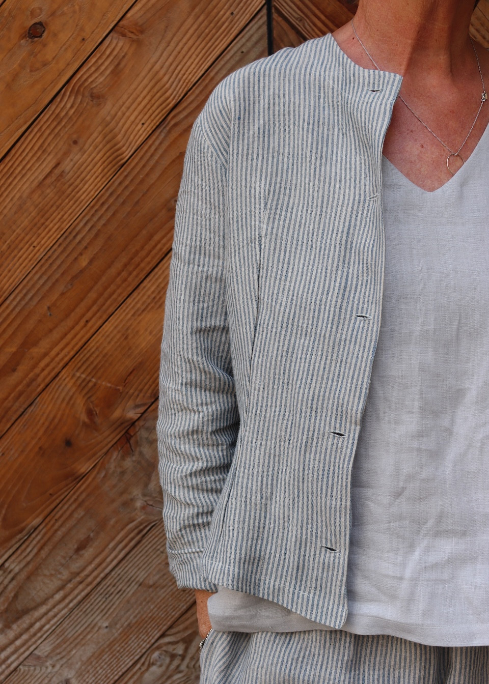 Blouse sans manches en lin gris nuage - LE VESTIAIRE DE JEANNE