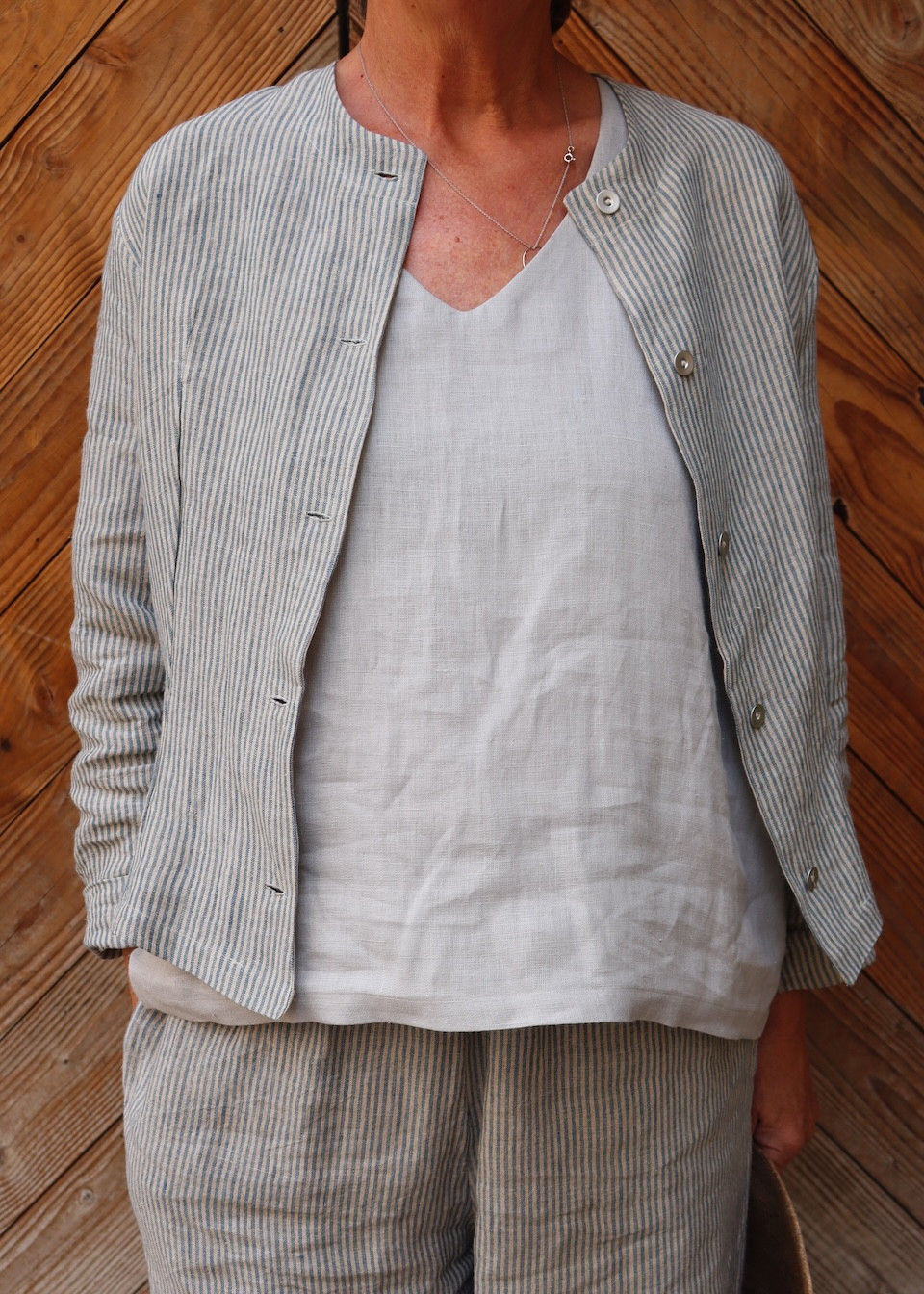 Blouse sans manches en lin gris nuage - LE VESTIAIRE DE JEANNE