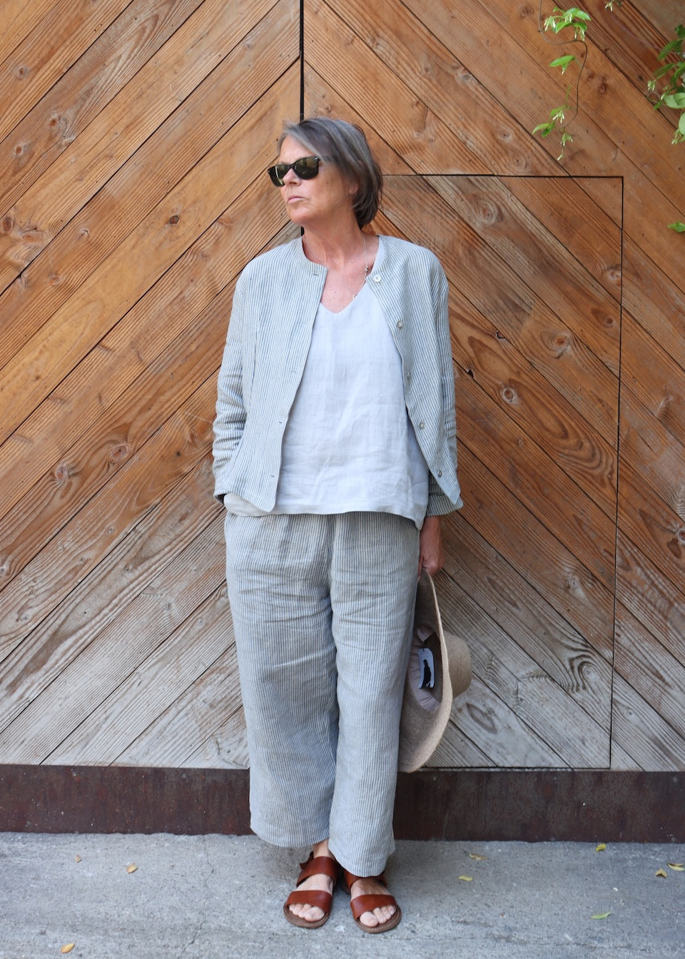 Sleeveless blouse in cloud grey linen - LE VESTIAIRE DE JEANNE