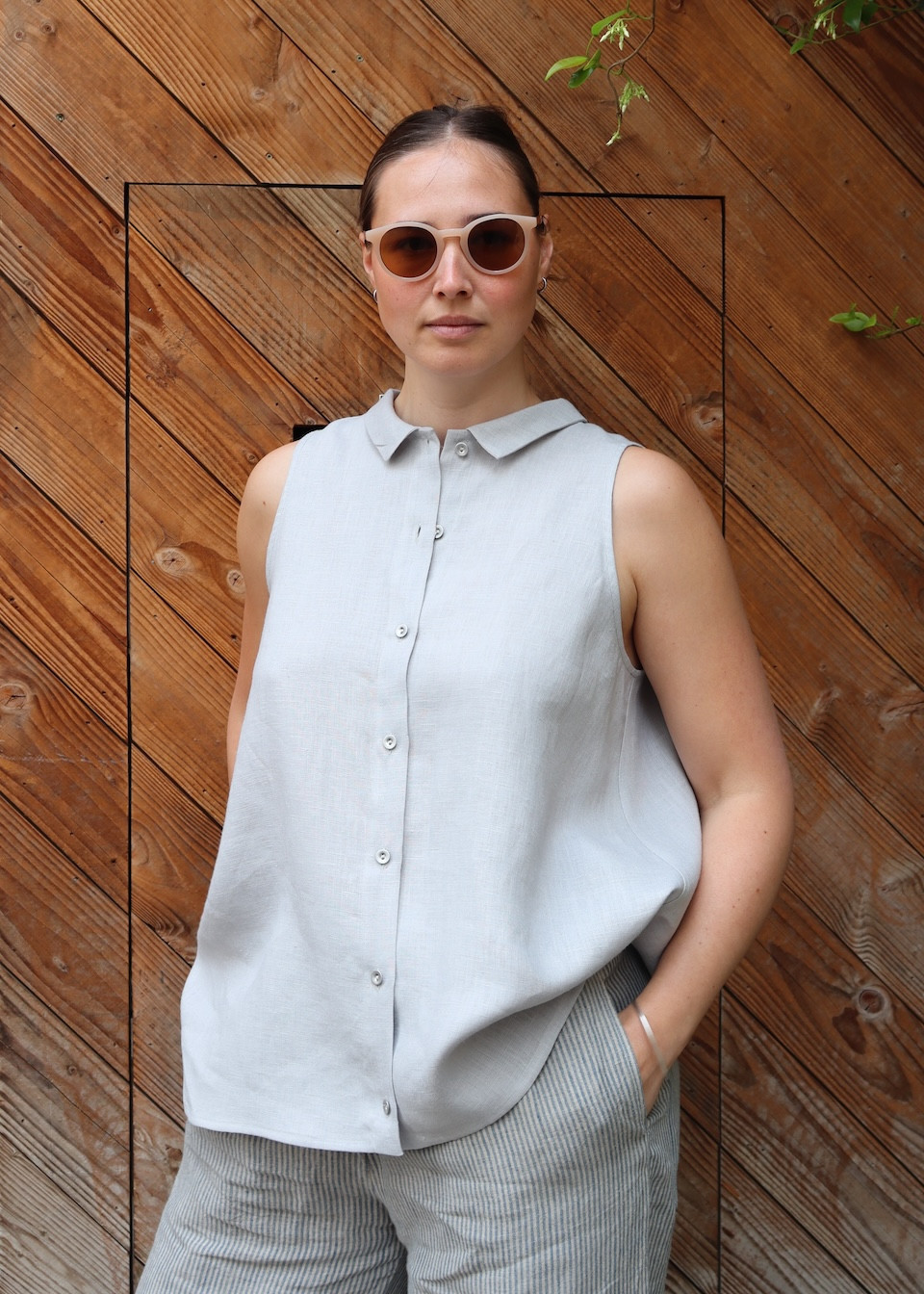 Chemise à plis sans manches, lin gris nuage - LE VESTIAIRE DE JEANNE