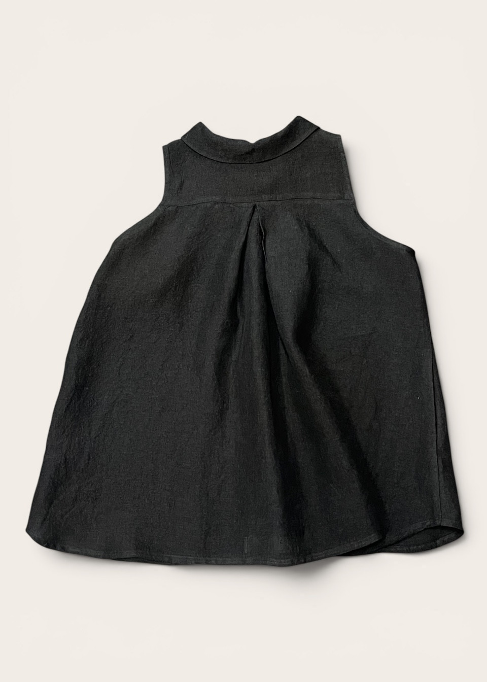 Chemise à plis sans manches, lin noir - LE VESTIAIRE DE JEANNE