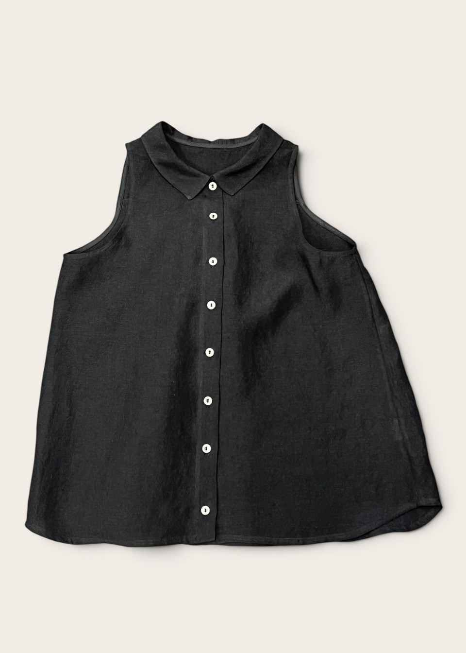 Chemise à plis sans manches, lin noir - LE VESTIAIRE DE JEANNE