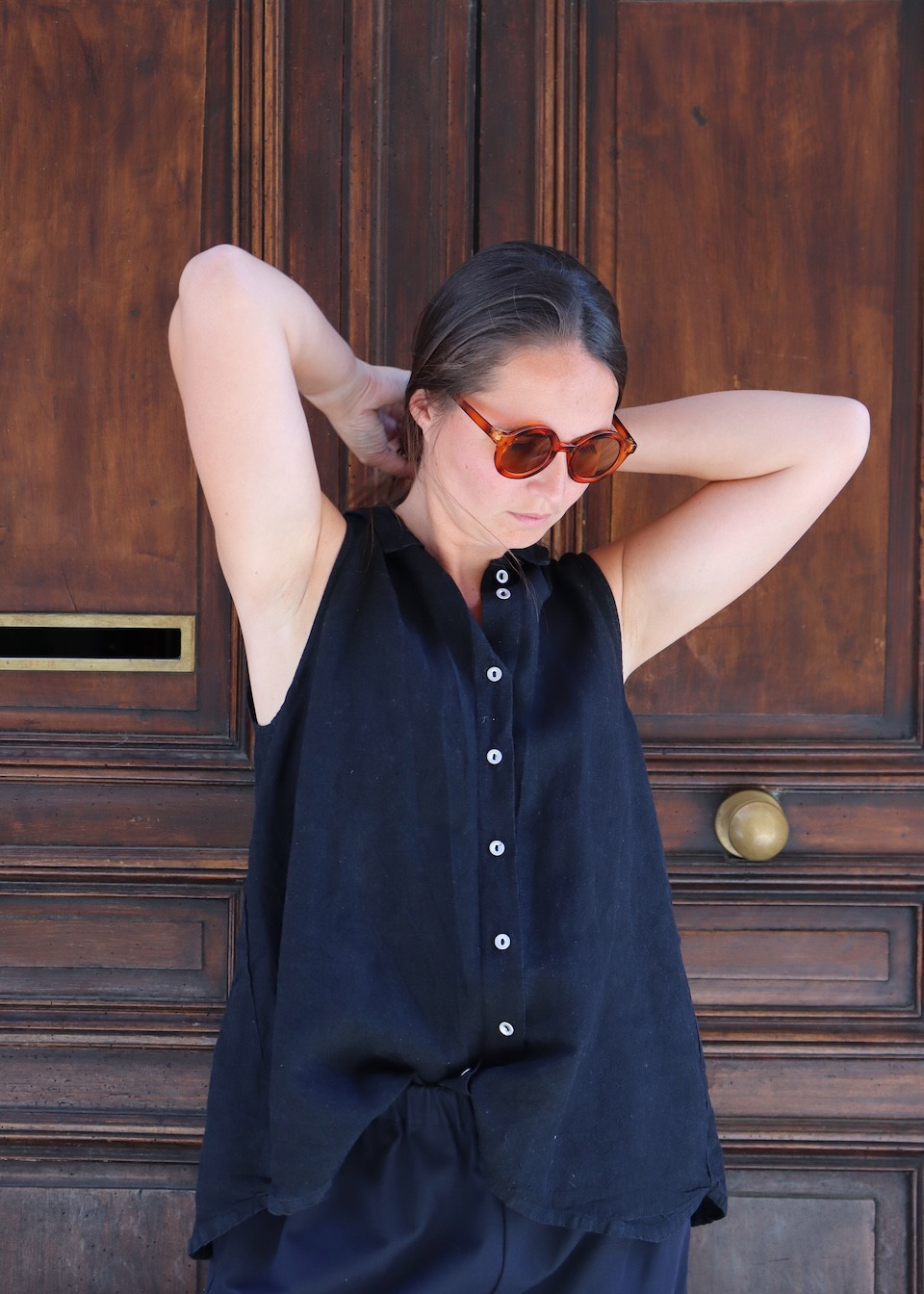 Chemise à plis sans manches, lin noir - LE VESTIAIRE DE JEANNE