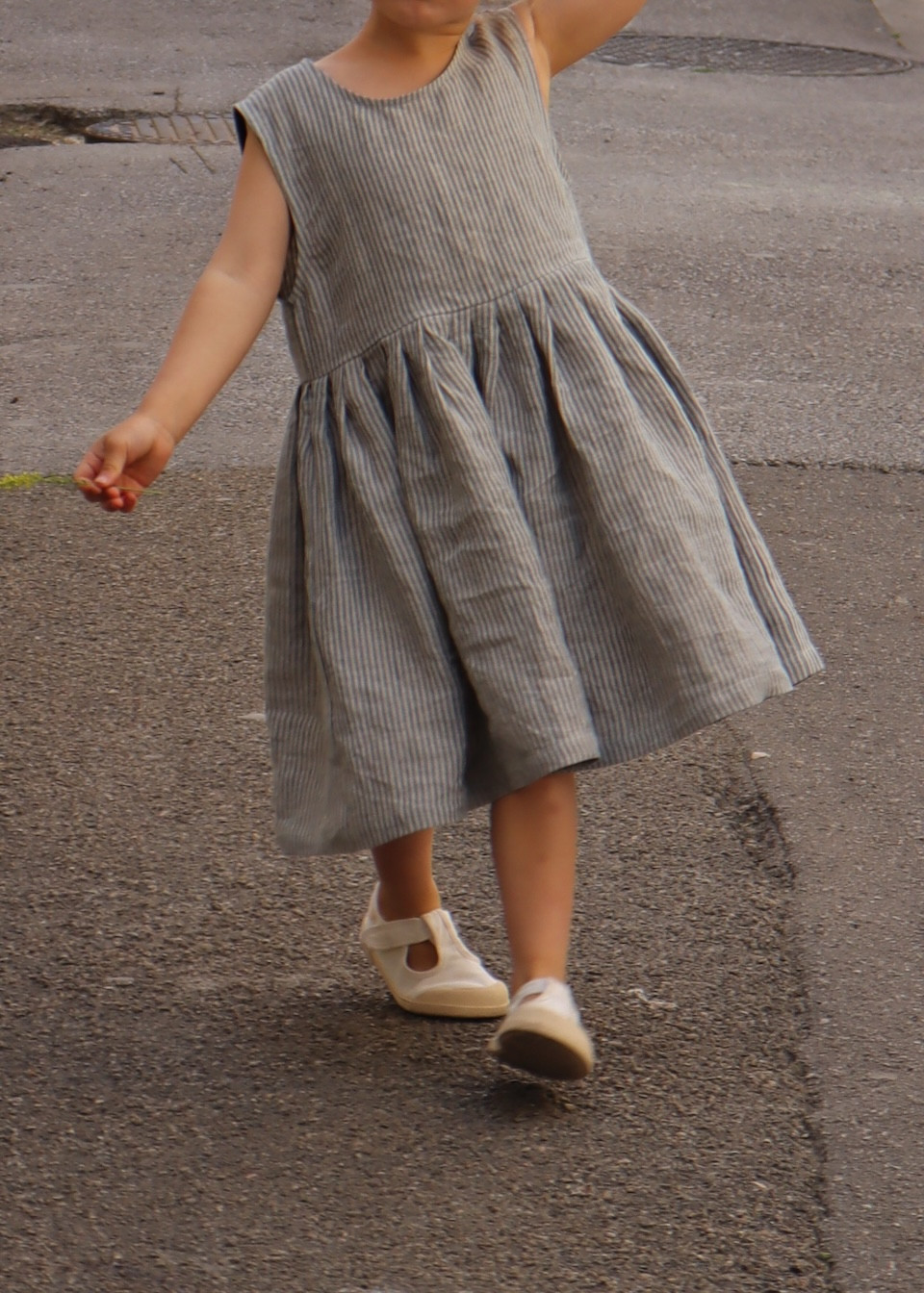 Striped pleated dress for kids - LE VESTIAIRE DE JEANNE