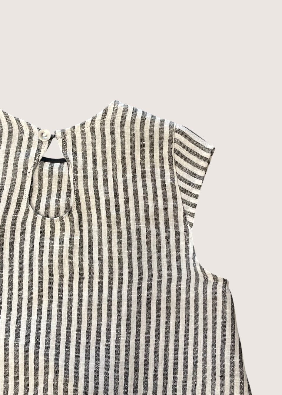 Flared dress, short sleeves, light stripes linen