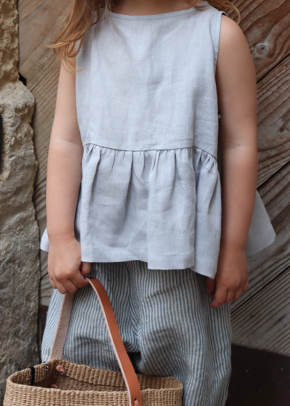 Sleeveless pleated blouse, white linen - LE VESTIAIRE DE JEANNE
