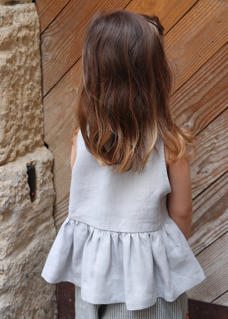 Sleeveless pleated blouse, white linen - LE VESTIAIRE DE JEANNE