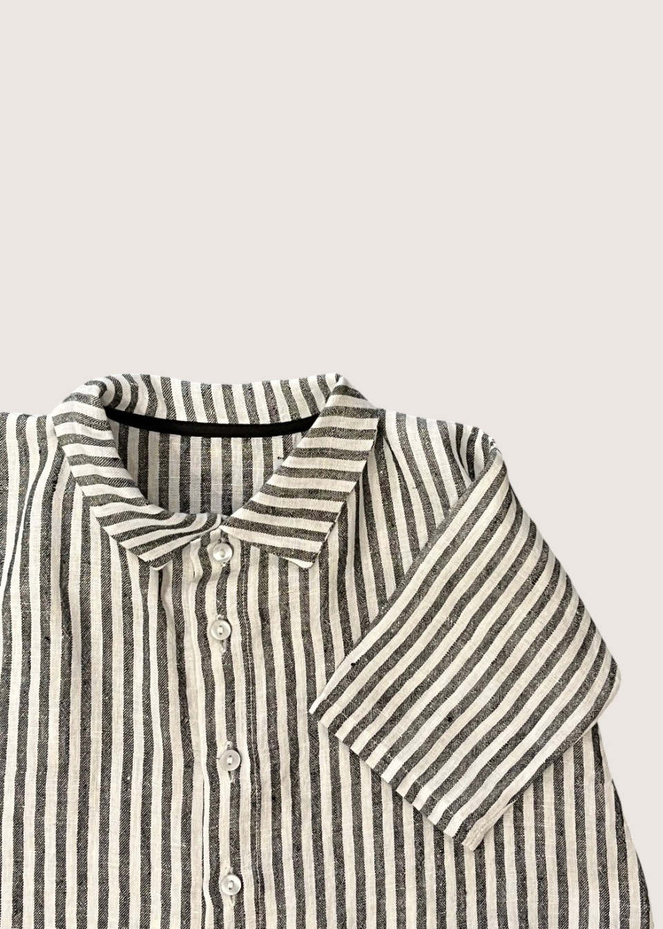 Unisex shirt for babies, white stripes linen