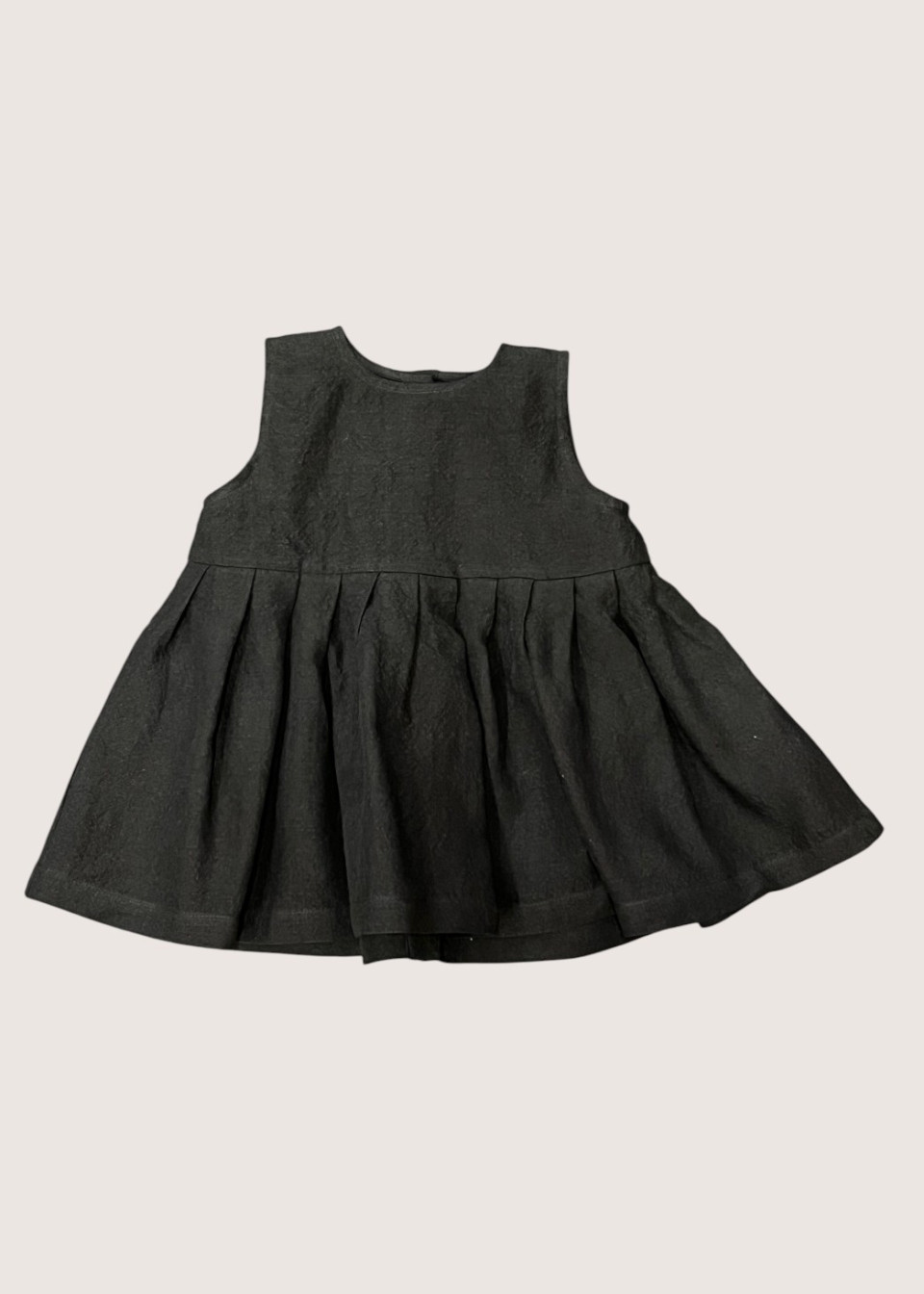 Robe bébé à plis sans manches en lin noir - LE VESTIAIRE DE JEANNE