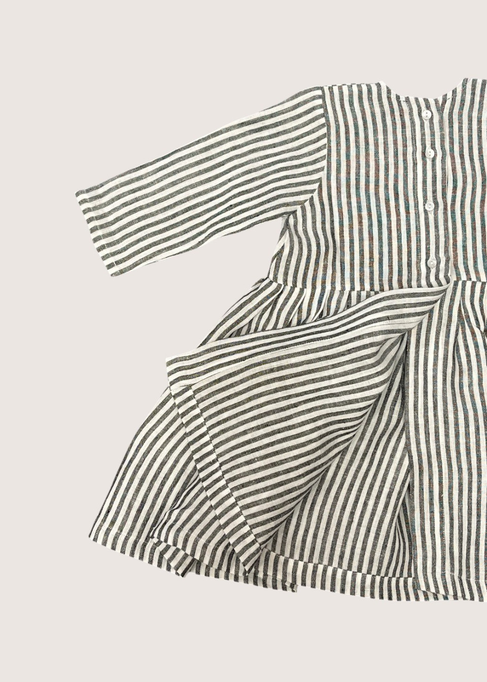 Long sleeve pleated dress in light stripes linen