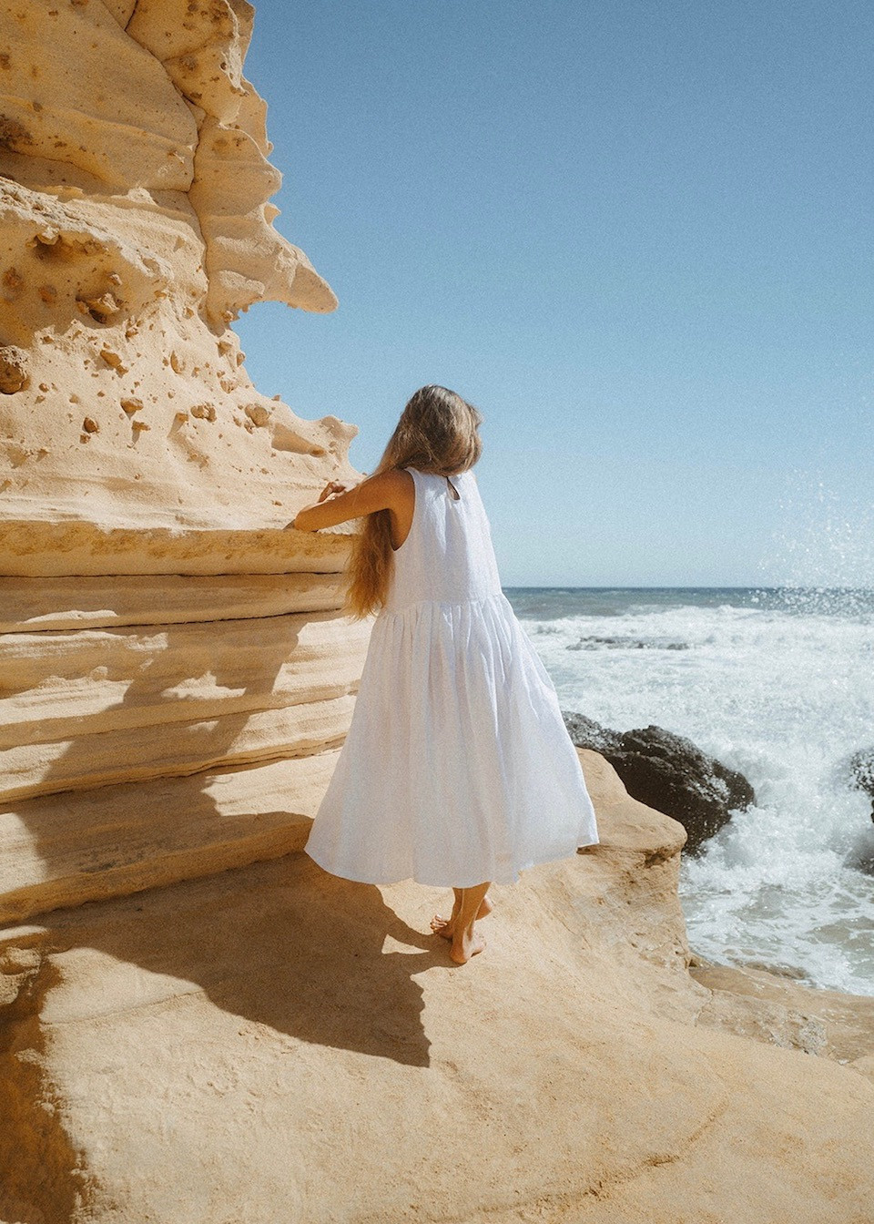 Pleated dress, sleeveless, white linen