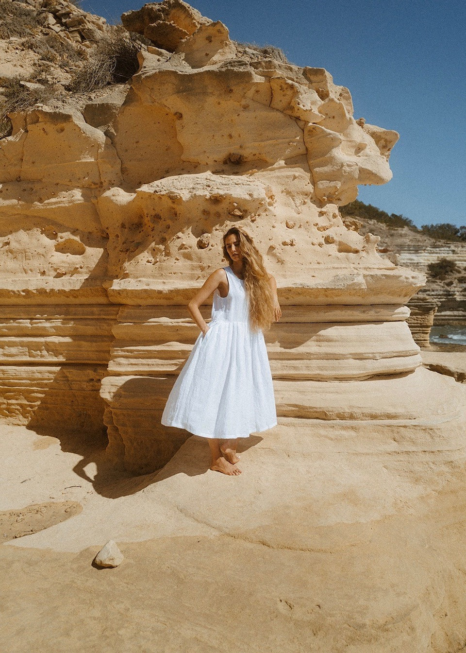 Robe à plis sans manches, lin blanc ancien