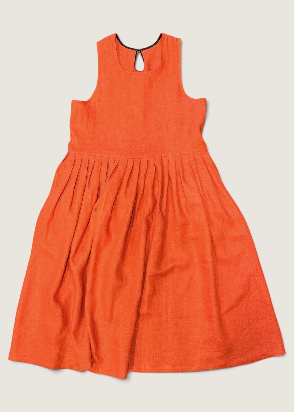Robe à plis sans manches, lin rouge-orangé