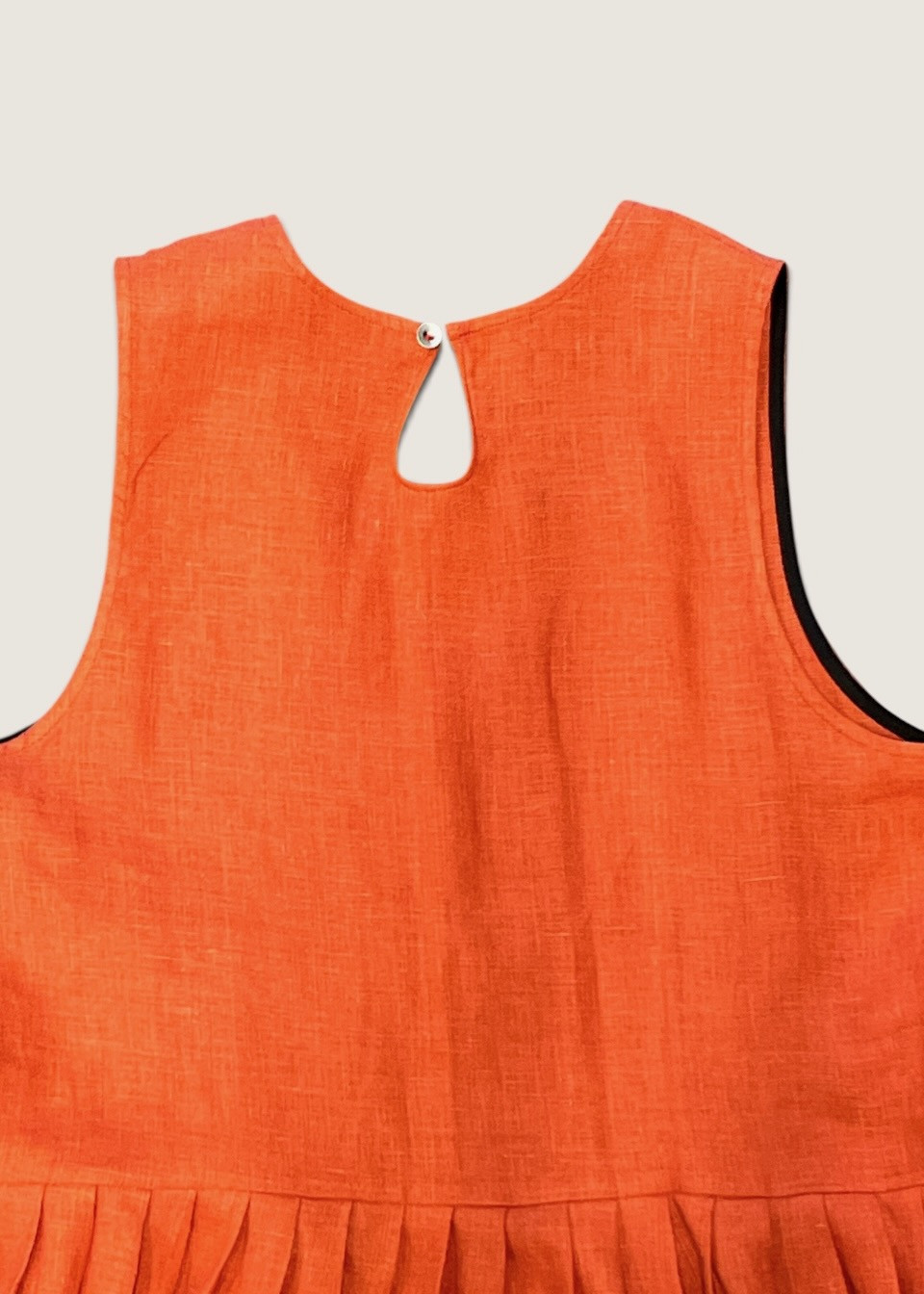 Robe à plis sans manches, lin rouge-orangé